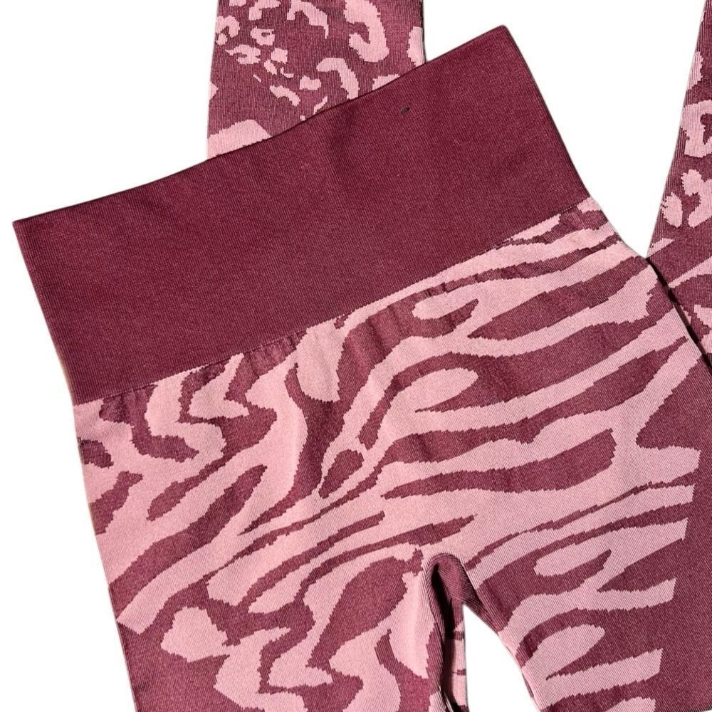 Xersion Seamless leggings Maroon Animal Print Activewear Size Medium - Picture 9 of 14